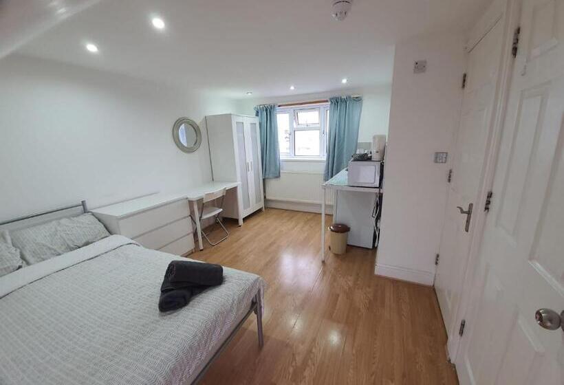 اتاق استاندارد, Eastwood Rooms