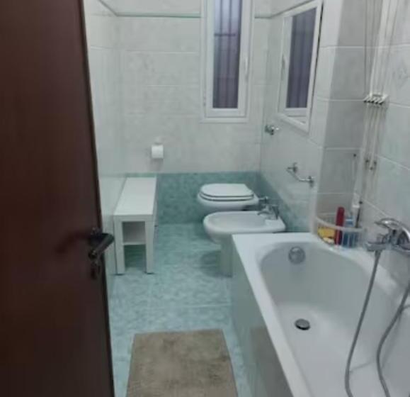 اتاق استاندارد با سرویس بهداشتی مشترک, Sala Con Divano Matrimoniale Nel Verde Vicino Alla Metro