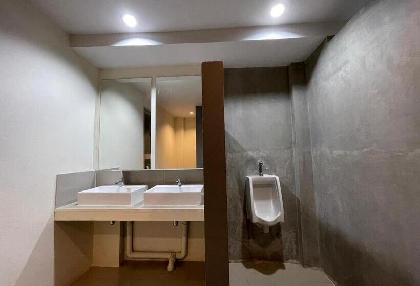 اتاق لوکس خانوادگی, Baan Pheun Hostel บ้านเพื่อน โฮสเทล