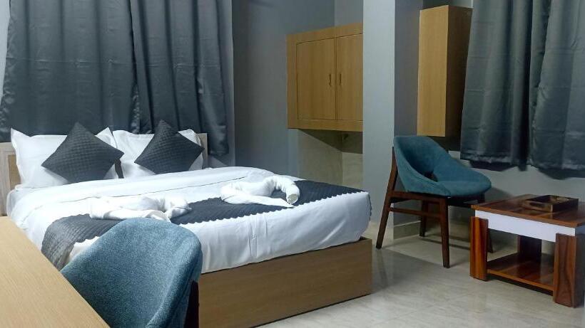 اتاق لوکس, Urban Suites Silpukhuri