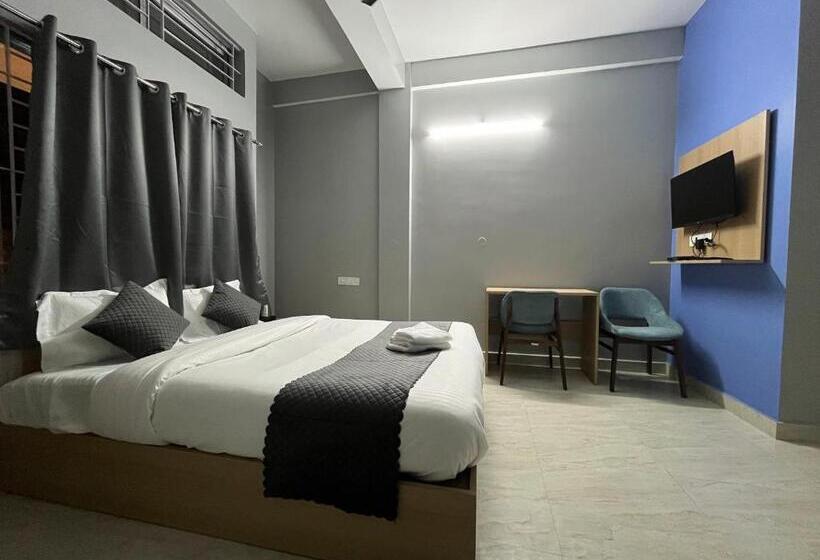 اتاق لوکس, Urban Suites Silpukhuri