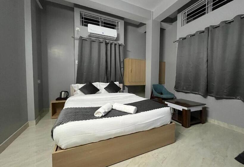اتاق لوکس, Urban Suites Silpukhuri