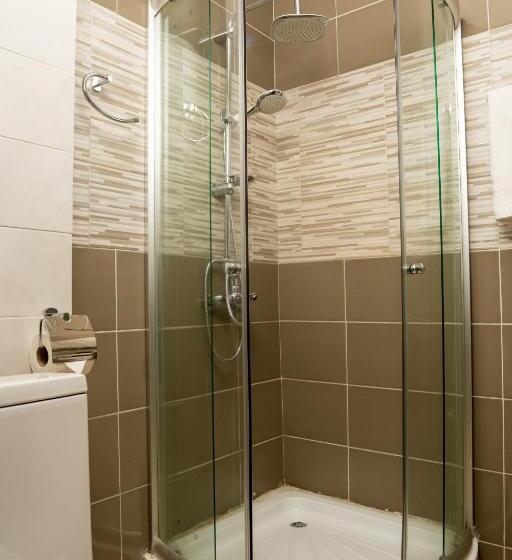 اتاق استاندارد با تخت بزرگ, Cincinnati Hotel Yaounde