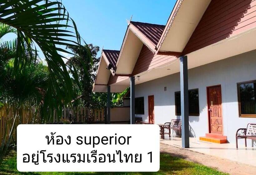 디럭스 룸 킹사이즈 침대, โรงแรมเรือนไทย 1