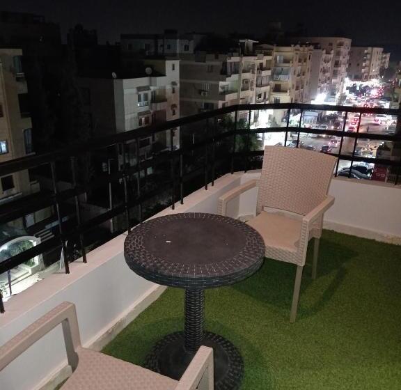 اتاق استاندارد با تراس, Grand Pyramids View Inn