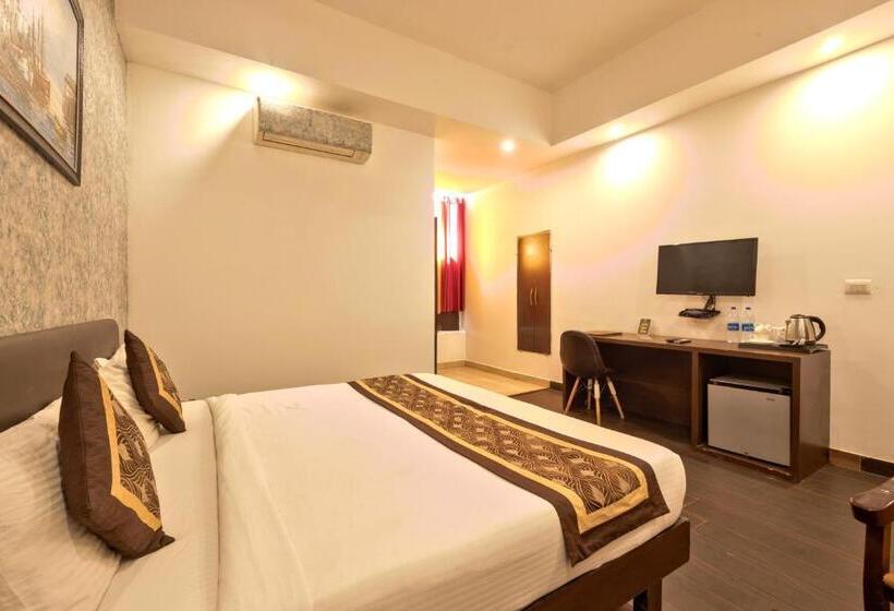 اتاق استاندارد با تخت بزرگ, Luxury Tashree Hotel At Airport