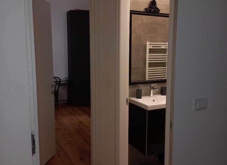 اتاق استاندارد, Genoa Waterfront Room