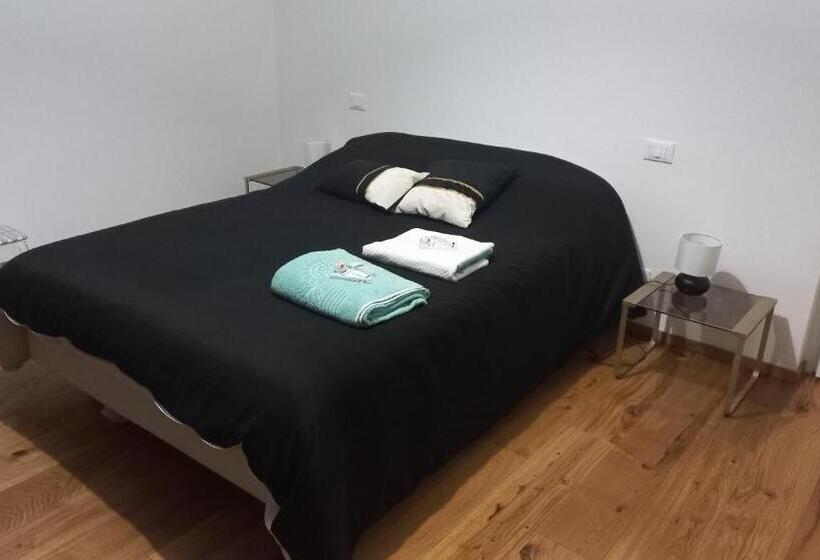 اتاق استاندارد, Genoa Waterfront Room