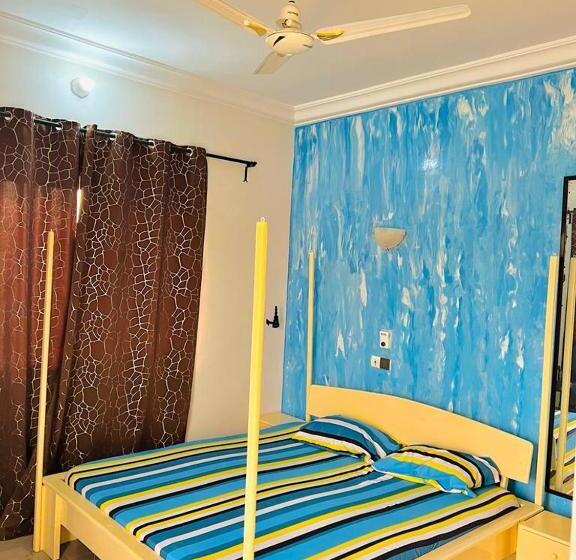 اتاق استاندارد سه تخته با بالکن, Happy Guest House   Hgh