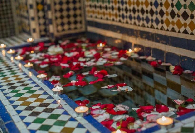 اتاق استاندارد سه تخته با بالکن, Fez Experiences