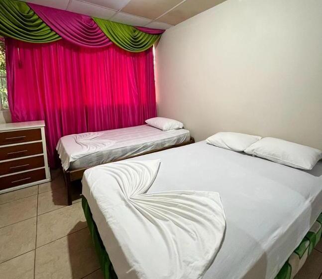 اتاق استاندارد سه نفره, Casa De Hospedaje Pedernales