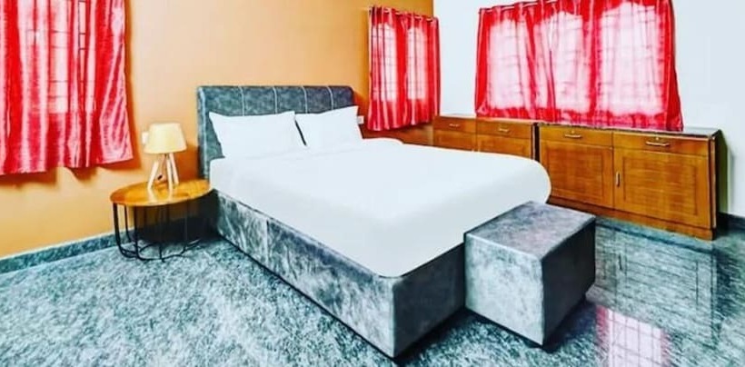 اتاق لوکس, Fabexpress Aathira Inn