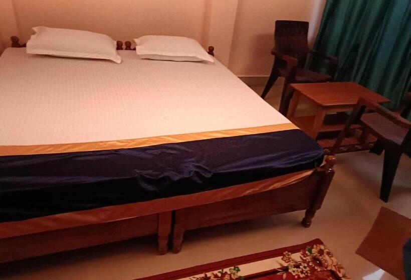 اتاق کلاسیک سه تخته, Oyo Flagship Sai Heritage Inn