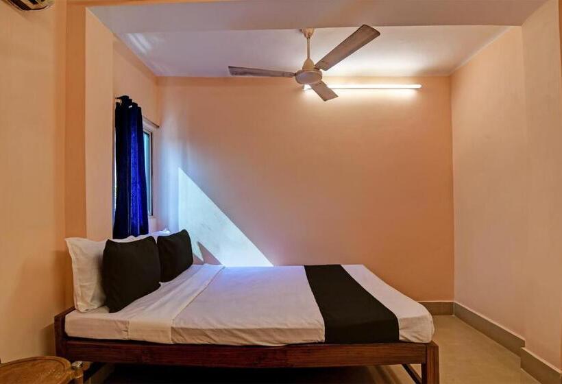 اتاق کلاسیک سه تخته, Oyo Flagship Sai Heritage Inn