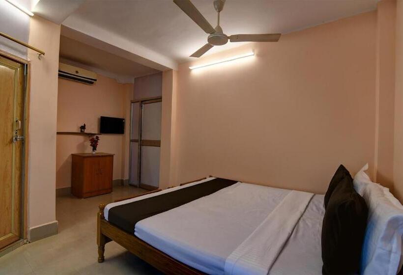 اتاق کلاسیک سه تخته, Oyo Flagship Sai Heritage Inn