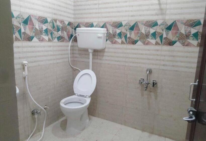 اتاق کلاسیک سه تخته, Oyo Rm Guest House
