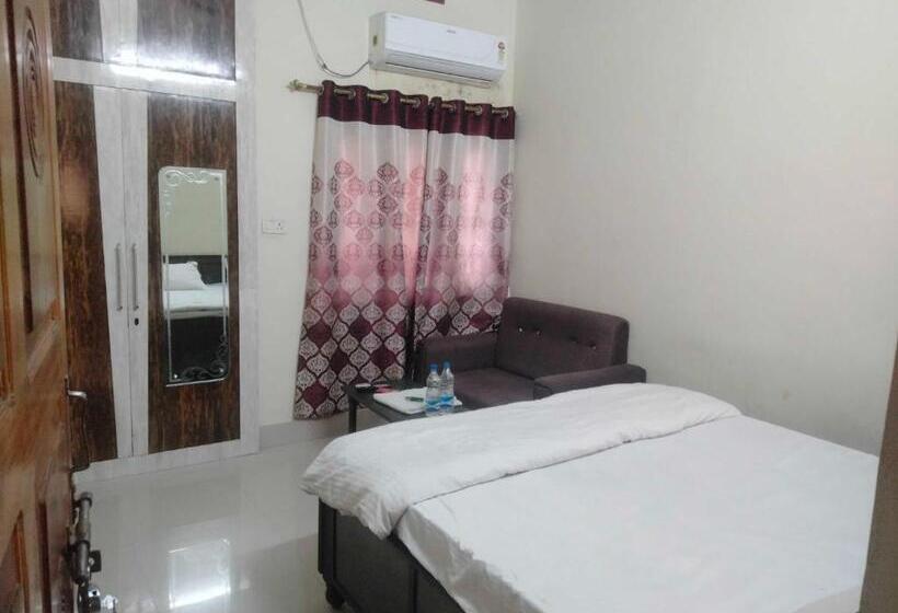 اتاق کلاسیک سه تخته, Oyo Rm Guest House