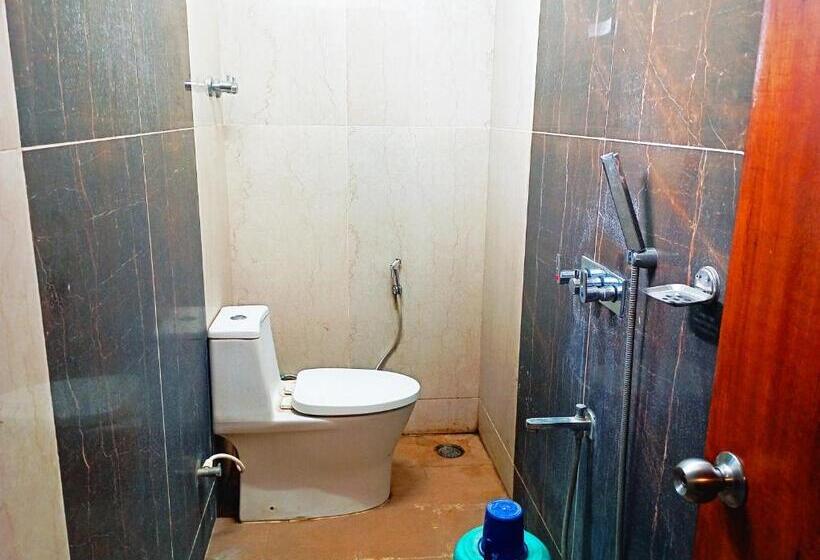 اتاق استاندارد, Staymaker Balaji Gold Inn