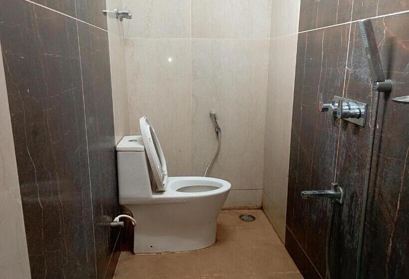 اتاق استاندارد, Staymaker Balaji Gold Inn