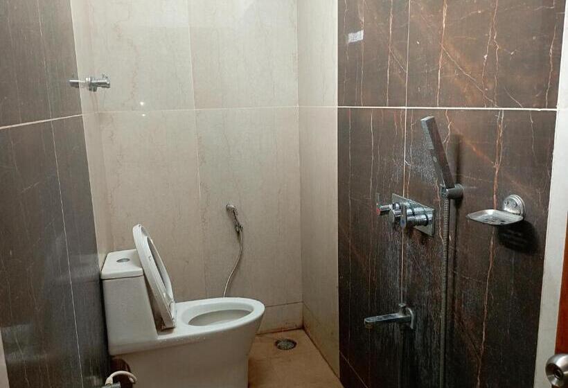 اتاق استاندارد, Staymaker Balaji Gold Inn