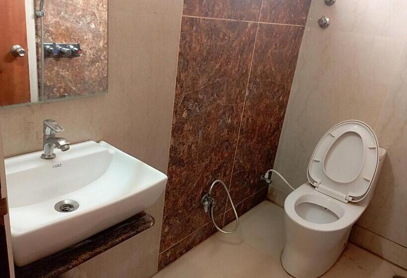 اتاق استاندارد, Staymaker Balaji Gold Inn