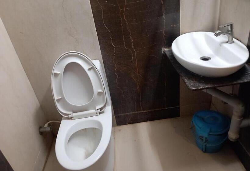 اتاق استاندارد, Staymaker Balaji Gold Inn