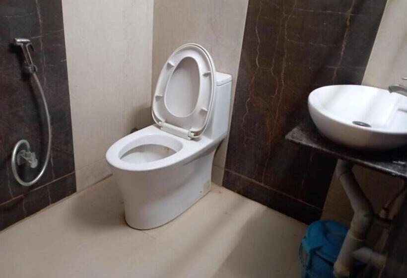 اتاق استاندارد, Staymaker Balaji Gold Inn