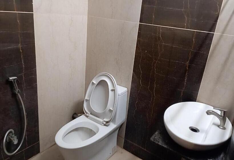 اتاق استاندارد, Staymaker Balaji Gold Inn