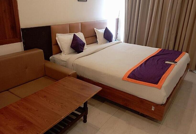 اتاق لوکس, Staymaker Balaji Gold Inn