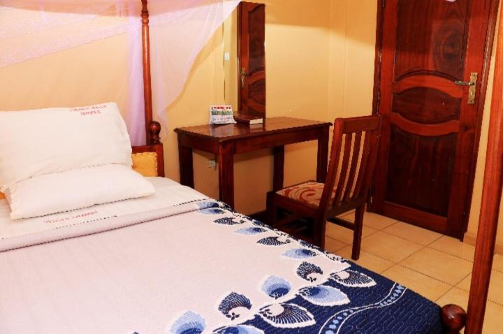 اتاق استاندارد یک نفره, Primerose Hotel Mubende