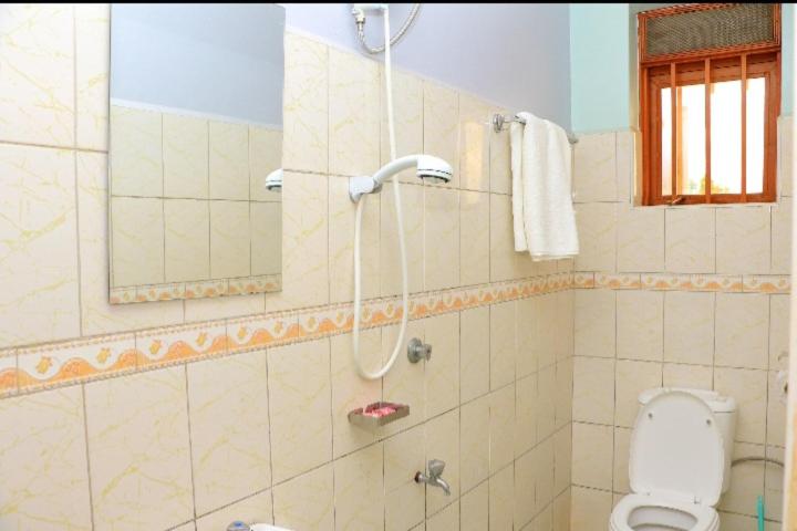 اتاق استاندارد یک نفره, Primerose Hotel Mubende