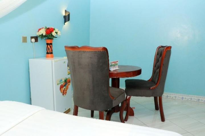 سوییت اجرایی, Primerose Hotel Mubende
