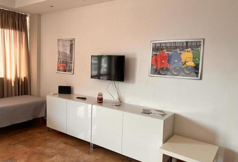 اتاق خانوادگی, Room 500