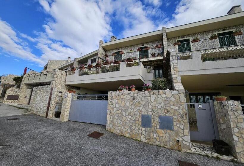اتاق لوکس با بالکن, Villa Roxana