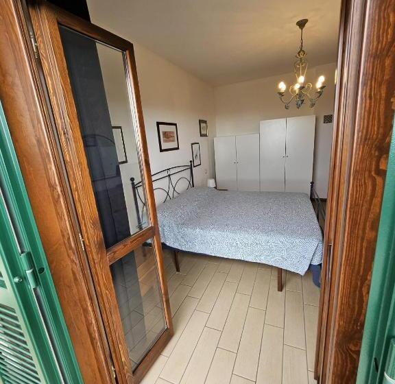 اتاق لوکس با بالکن, Villa Roxana
