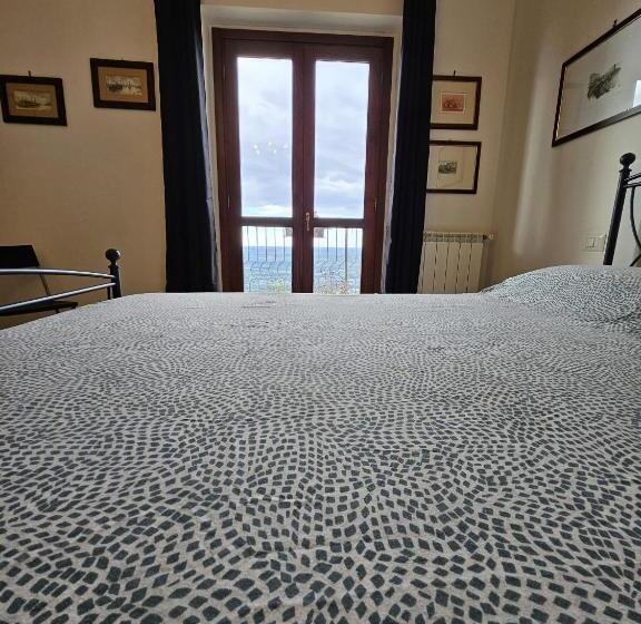 اتاق لوکس با بالکن, Villa Roxana