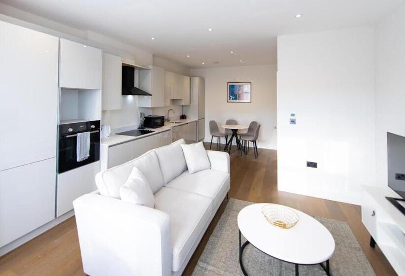 آپارتمان لوکس 1 خوابه, Ealing Residency