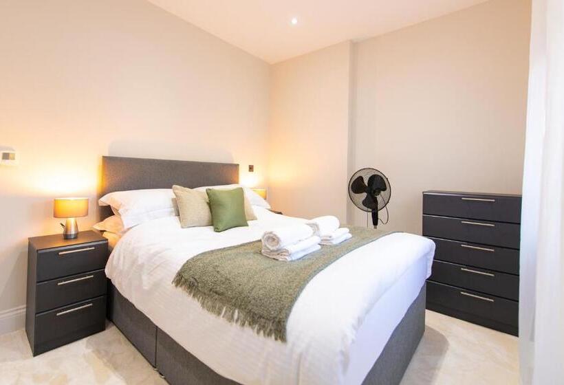 آپارتمان لوکس 1 خوابه, Ealing Residency