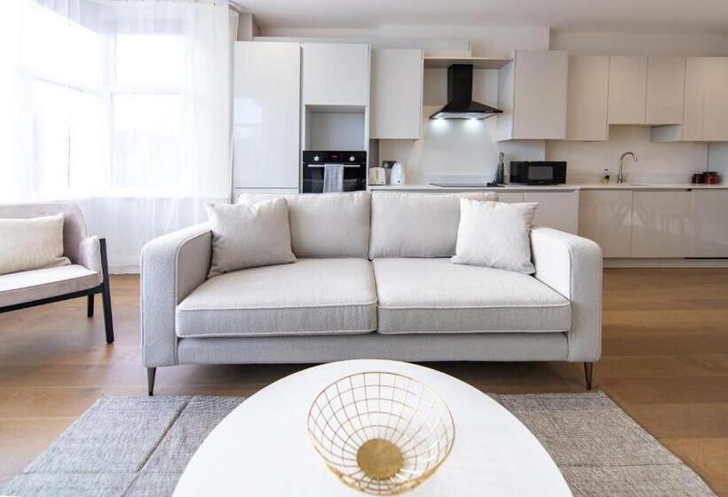 آپارتمان لوکس 1 خوابه, Ealing Residency