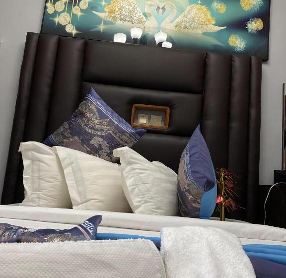 اتاق لوکس, The Dreams