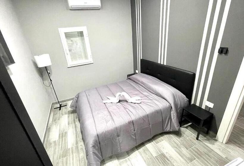 اتاق استاندارد با تخت بزرگ, Airport Napoli