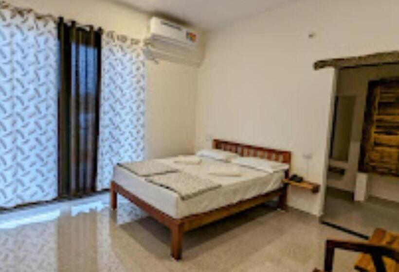 سوییت خانوادگی, Hampi Delmont Resort