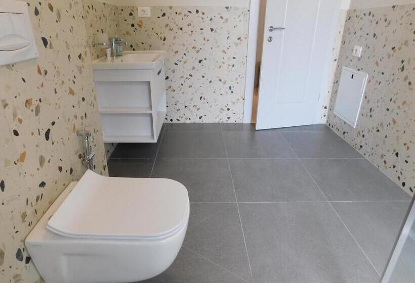 اتاق استاندارد, Mik Hotel Korce