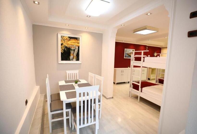 공동 객실, Little Corner Hostel