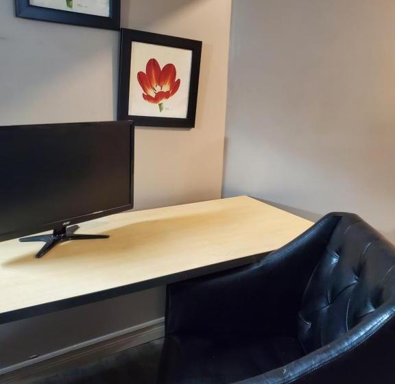 اتاق استاندارد, Bella S Palace 2 Bedrooms Lower Level Unit In Town Home With Separate Entrance