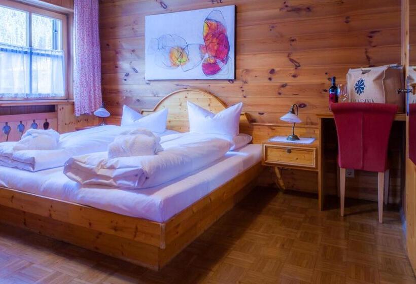 سوئیت 2 خوابه, Bio Hotel Saladina