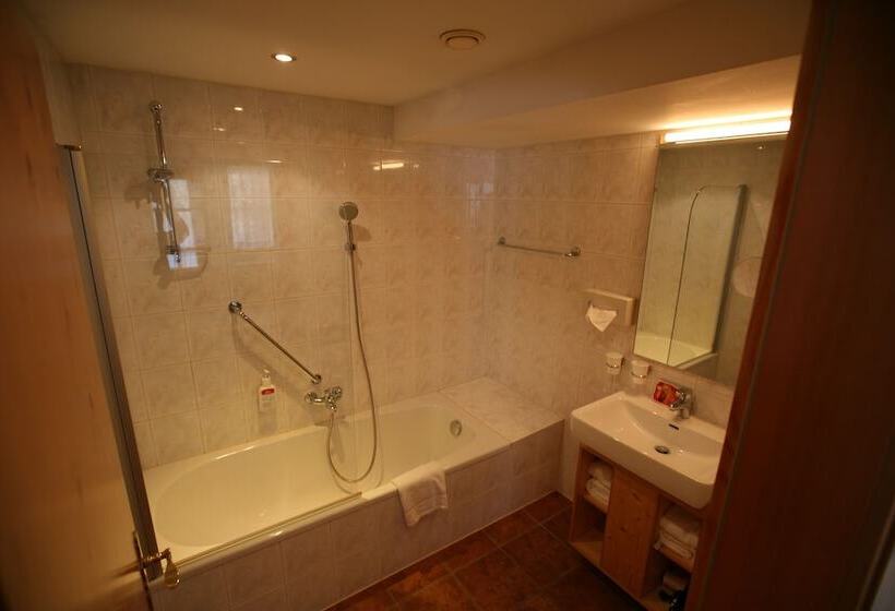 سوییت جونیور, Bio Hotel Saladina