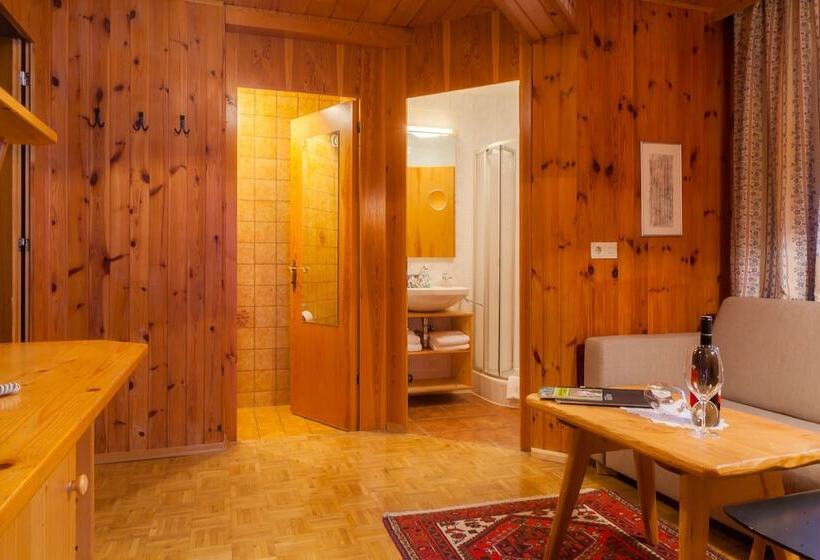 سوییت جونیور, Bio Hotel Saladina