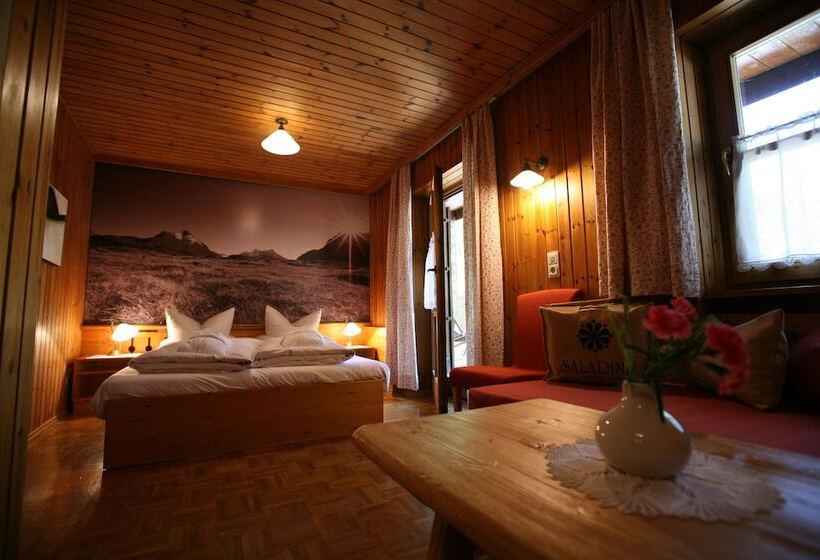 سوییت جونیور, Bio Hotel Saladina