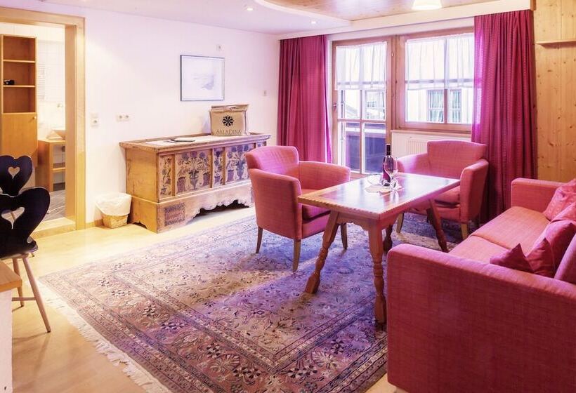 سوییت لوکس, Bio Hotel Saladina